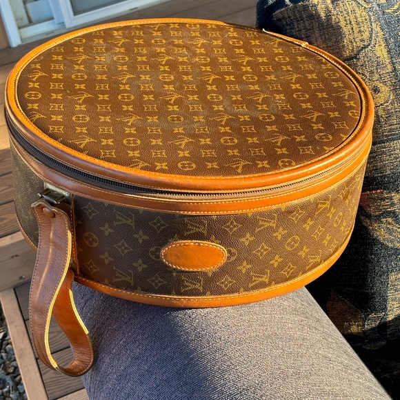 COPY - Louis Vuitton Travel Pair. Vintage & Real from late ‘80’s Made by the Fr… - Picture 3 of 10